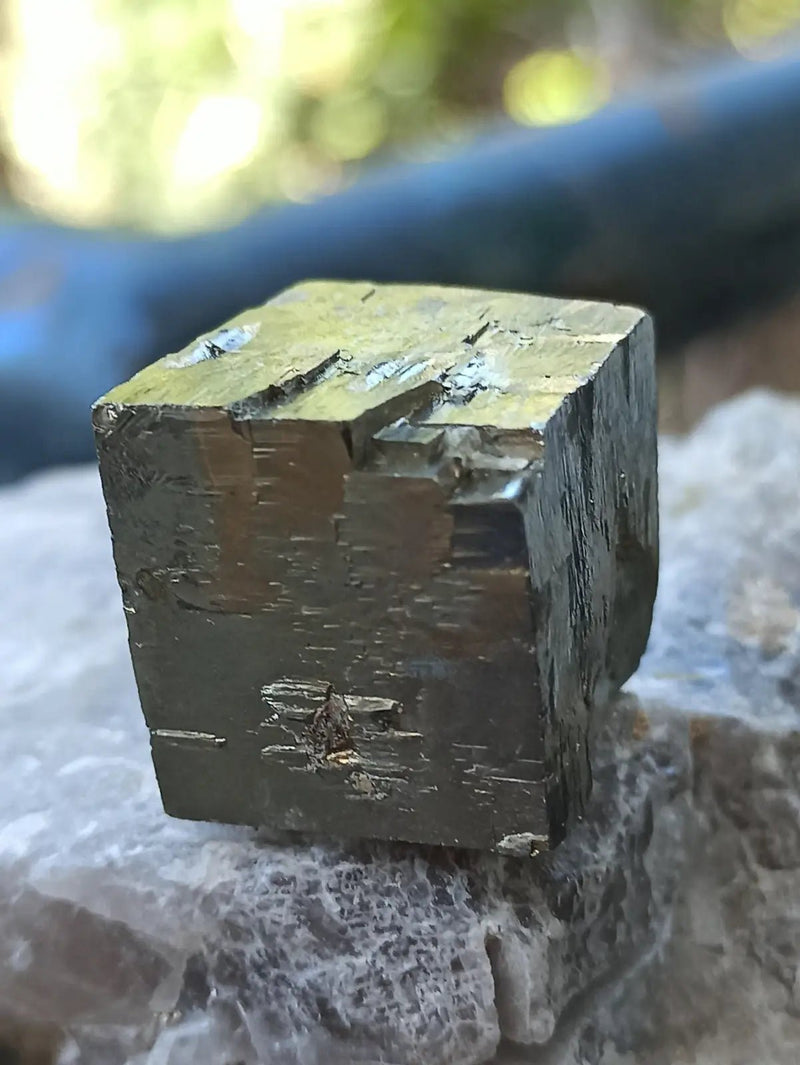Load image into Gallery viewer, Pyrite d’Amérique du Sud cube brut Grade A++++ Pierre brute
