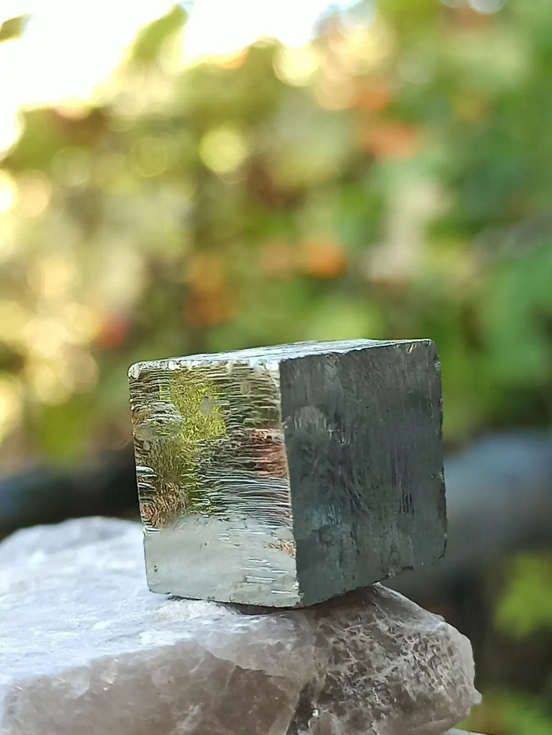 Load image into Gallery viewer, Pyrite d’Amérique du Sud cube brut Grade A++++ Pierre brute
