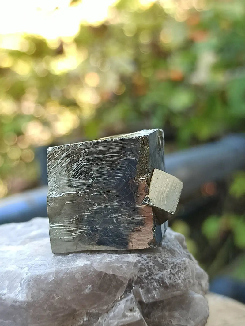 Load image into Gallery viewer, Pyrite d’Amérique du Sud cube brut Grade A++++ Pierre brute
