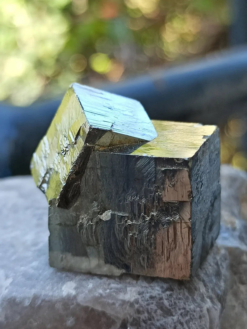 Load image into Gallery viewer, Pyrite d’Amérique du sud cube brut Grade A++++ Pierre brute
