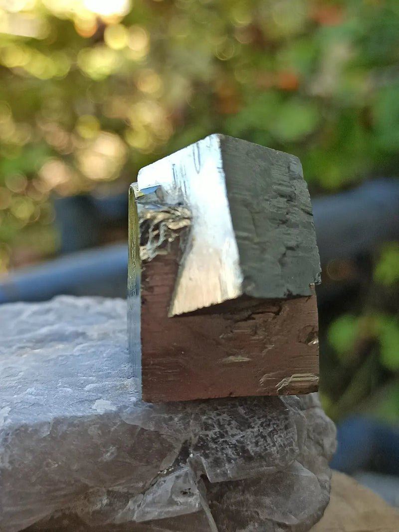 Load image into Gallery viewer, Pyrite d’Amérique du sud cube brut Grade A++++ Pierre brute
