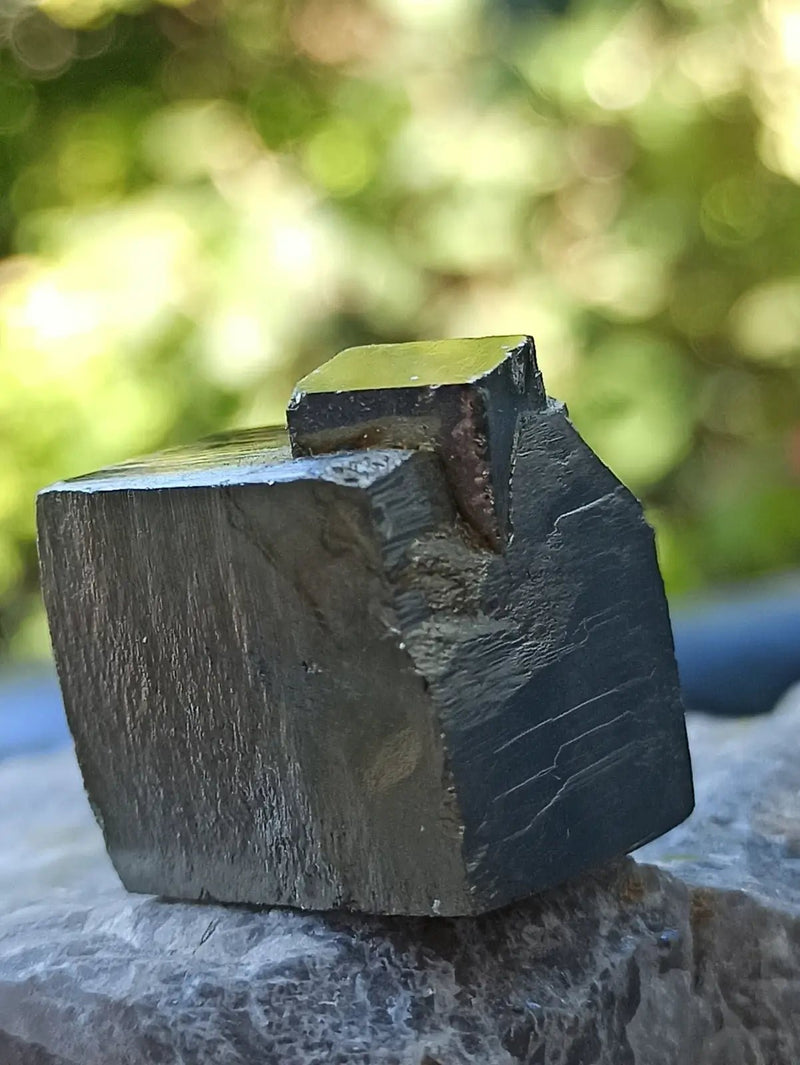 Load image into Gallery viewer, Pyrite d’Amérique du Sud cube brut Grade A ++++ Pierre brute
