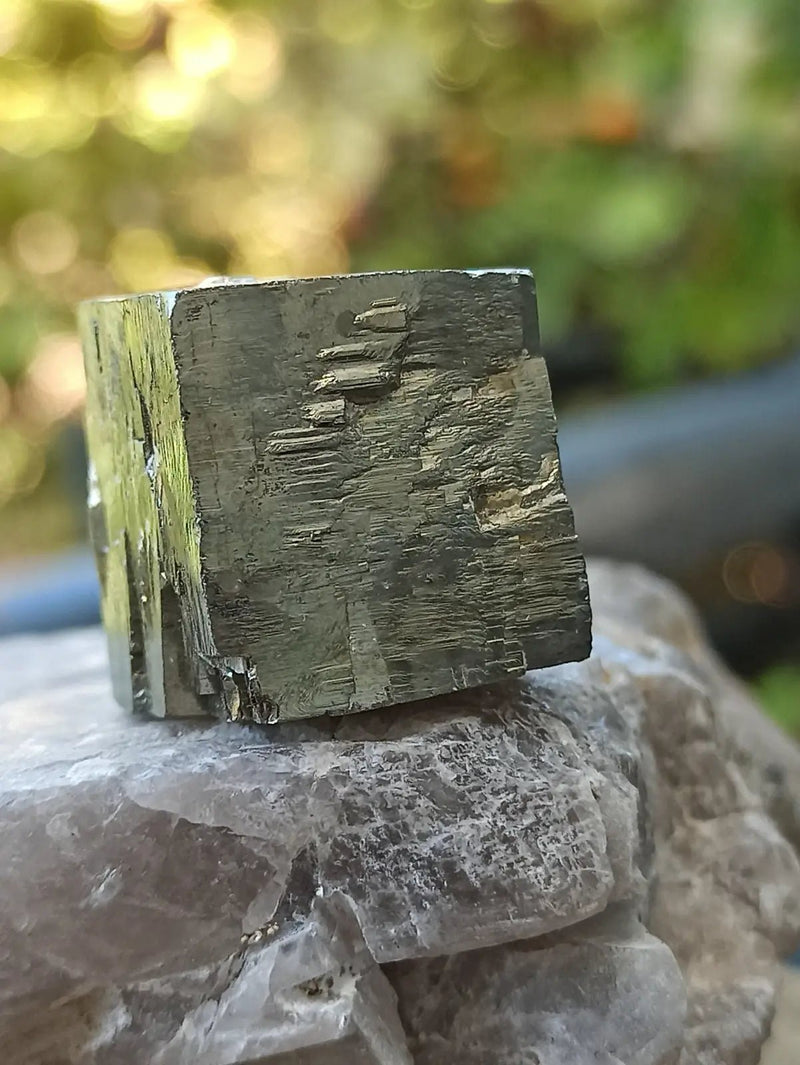 Load image into Gallery viewer, Pyrite d’Amérique du Sud cube brut Grade A++++ Pierre brute
