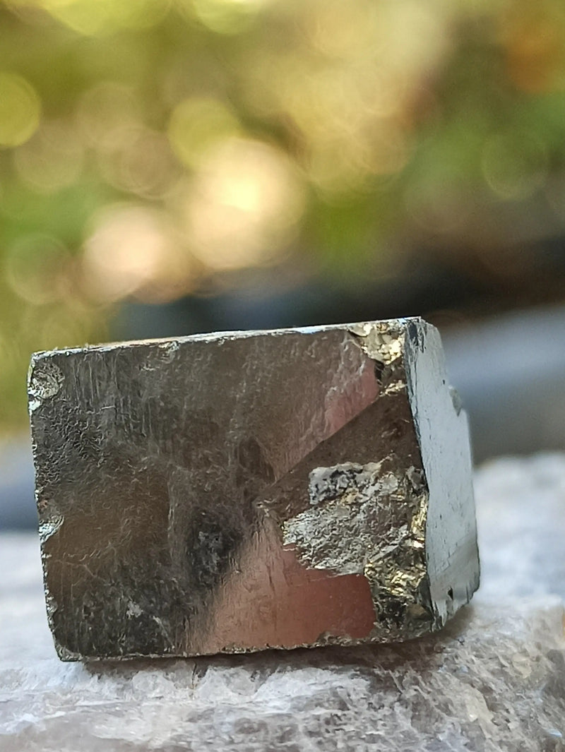 Carica immagine in Galleria Viewer, Pyrite d’Amérique du sud cube brut Grade A++++ Pierre brute Dans la besace du p&#39;tit Poucet   
