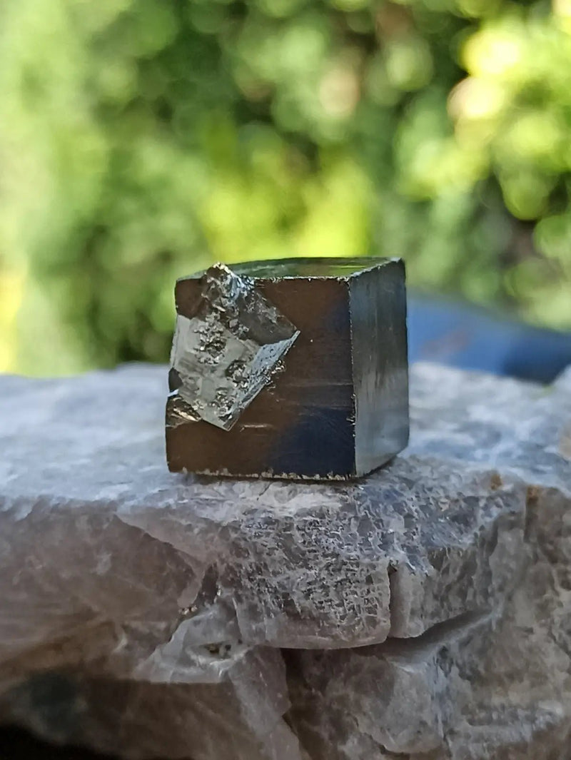 Chargez l&#39;image dans la visionneuse de la galerie, Pyrite d’Amérique du sud cube brut Grade A++++ Pierre brute
