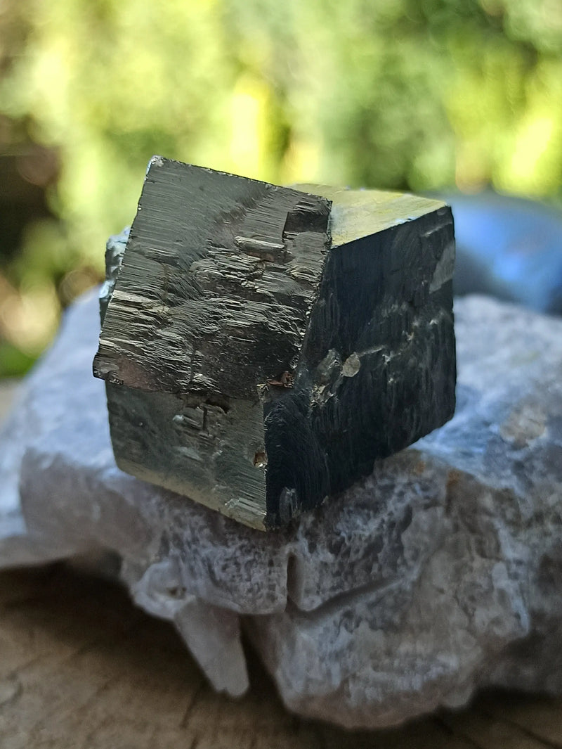 Load image into Gallery viewer, Pyrite d’Amérique du sud cube brut Grade A++++ Pierre brute Dans la besace du p&#39;tit Poucet   

