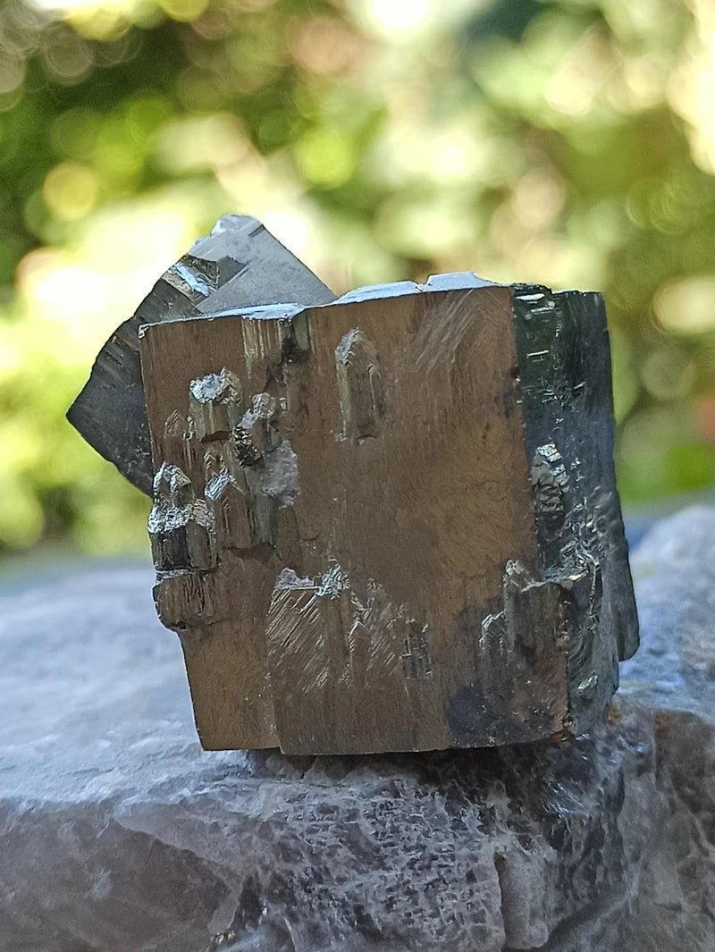 Chargez l&#39;image dans la visionneuse de la galerie, Pyrite d’Amérique du Sud cube brut Grade A ++++ Pierre brute Dans la besace du p&#39;tit Poucet   
