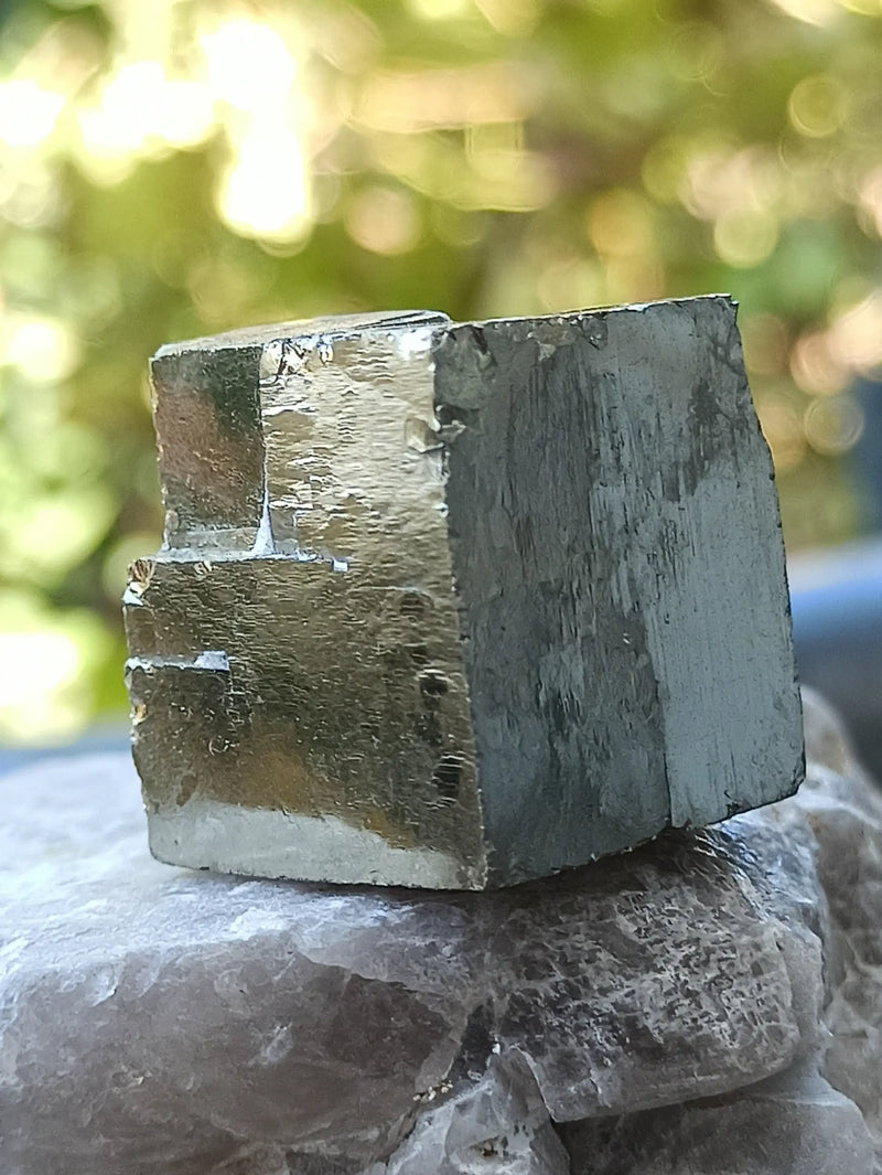 Load image into Gallery viewer, Pyrite d’Amérique du sud cube brut Grade A ++++ Pierre brute Dans la besace du p&#39;tit Poucet   

