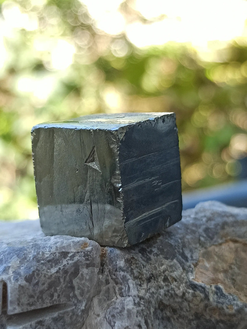Load image into Gallery viewer, Pyrite d’Amérique du sud cube brut Grade A++++ Pierre brute Dans la besace du p&#39;tit Poucet   

