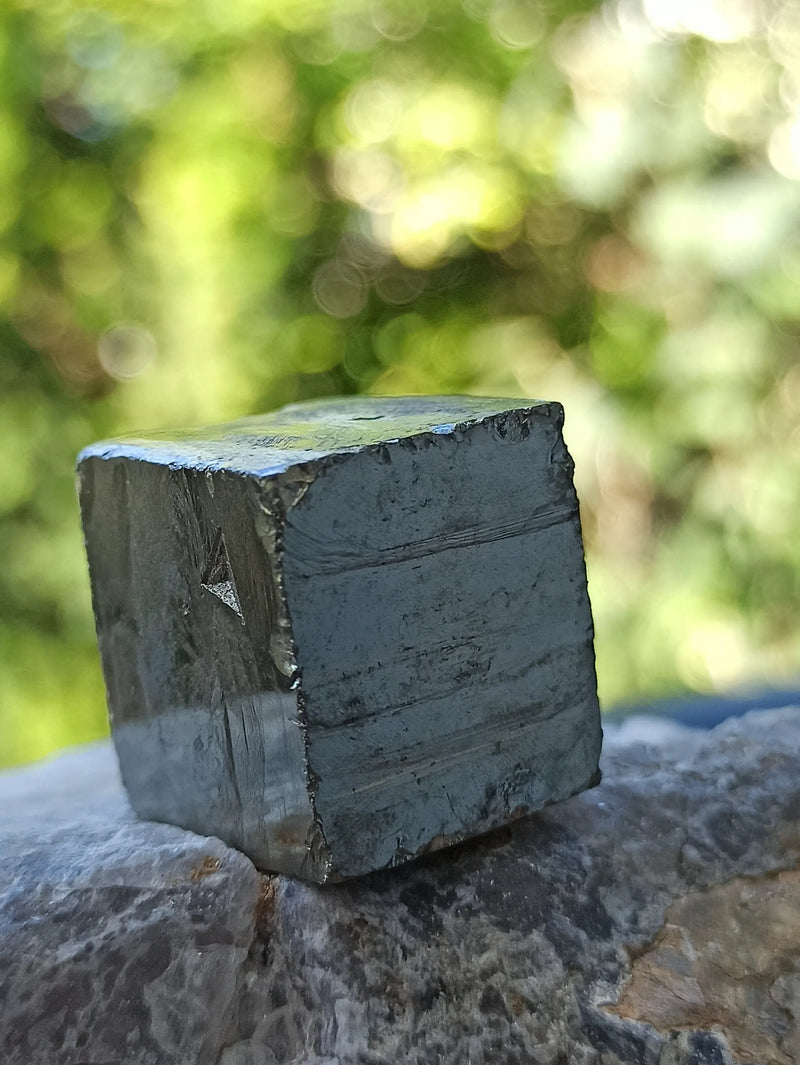 Chargez l&#39;image dans la visionneuse de la galerie, Pyrite d’Amérique du sud cube brut Grade A++++ Pierre brute Dans la besace du p&#39;tit Poucet   
