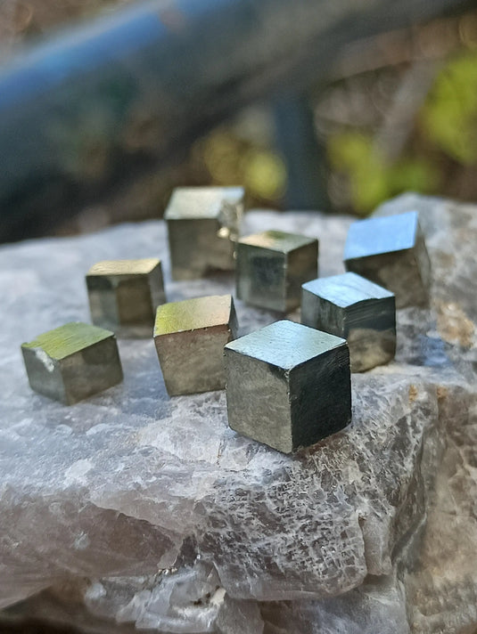 Pyrite d’Amérique du Sud cubes bruts Grade A++++ Pierre brute Dans la besace du p'tit Poucet   