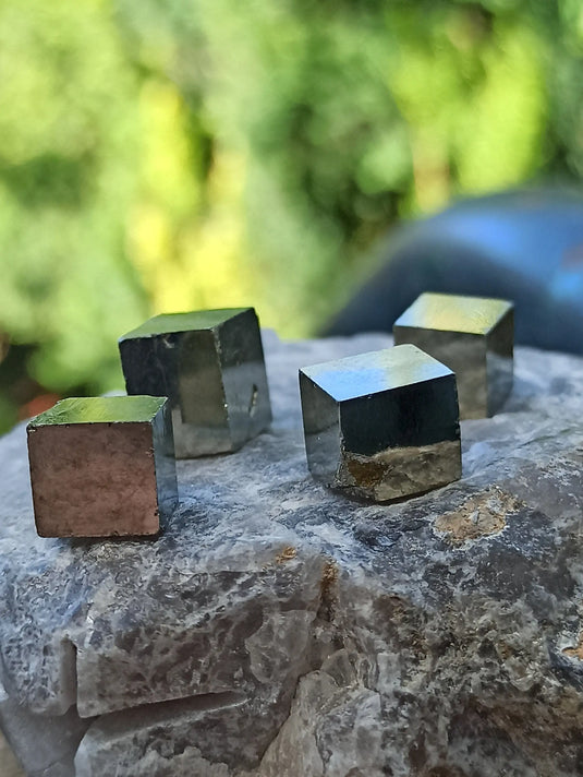 Pyrite d’Amérique du Sud cubes bruts Grade A++++ Pierre brute Dans la besace du p'tit Poucet   