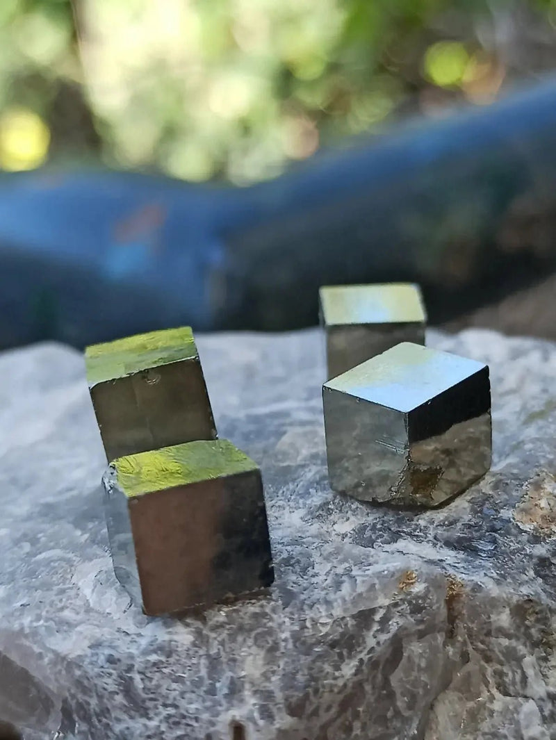 Chargez l&#39;image dans la visionneuse de la galerie, Pyrite d’Amérique du Sud cubes bruts Grade A++++ Pierre brute
