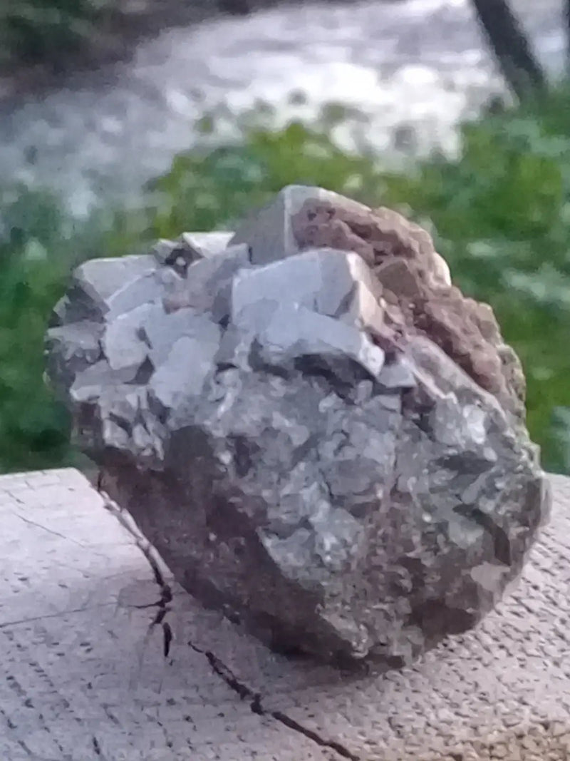 Chargez l&#39;image dans la visionneuse de la galerie, Pyrite pierre brute d’Amérique du Sud sur matrice Grade A++++ Pyrite brute

