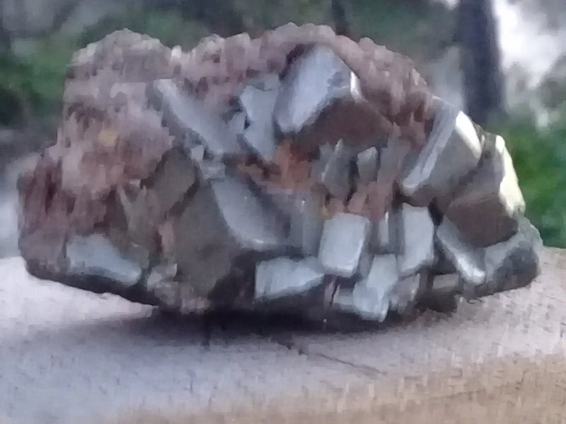 Chargez l&#39;image dans la visionneuse de la galerie, Pyrite pierre brute d’Amérique du Sud sur matrice Grade A++++ Pyrite brute
