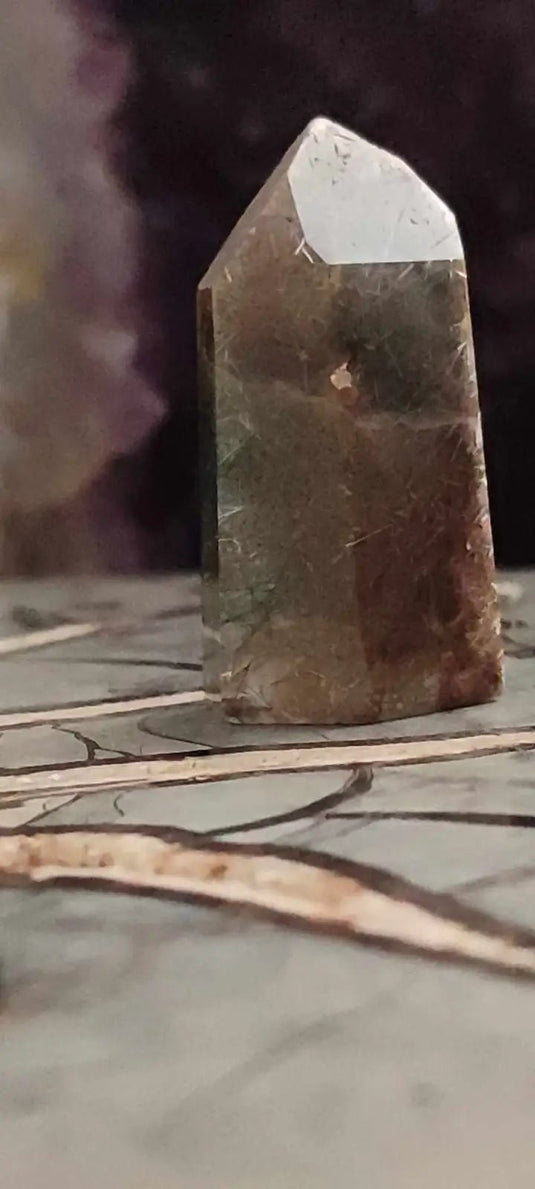 Quartz à inclusions de chlorite et de rutile du Brésil colonne Grade A++++ Quartz rutile