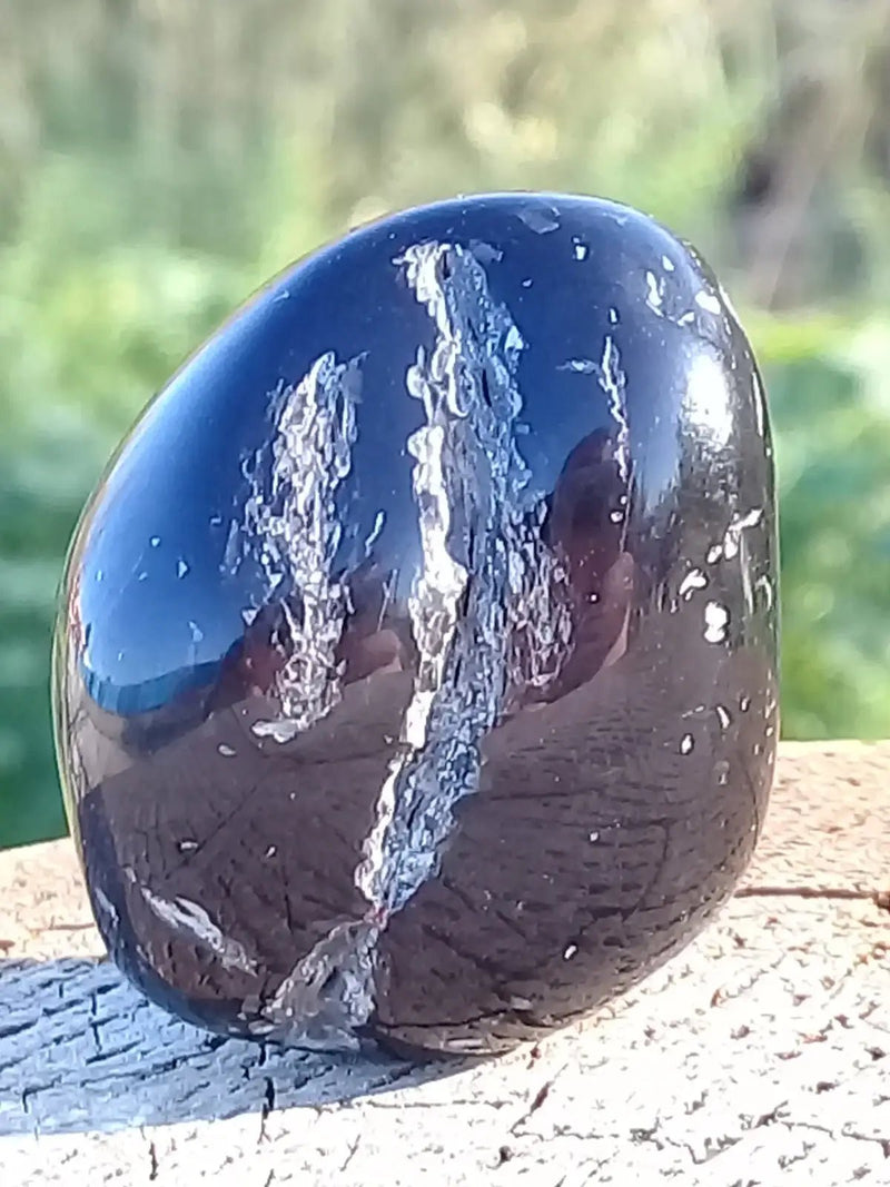 Chargez l&#39;image dans la visionneuse de la galerie, Quartz fumé du Brésil pierre roulée Grade A++++ Quartz fumé du brésil pierre roulée
