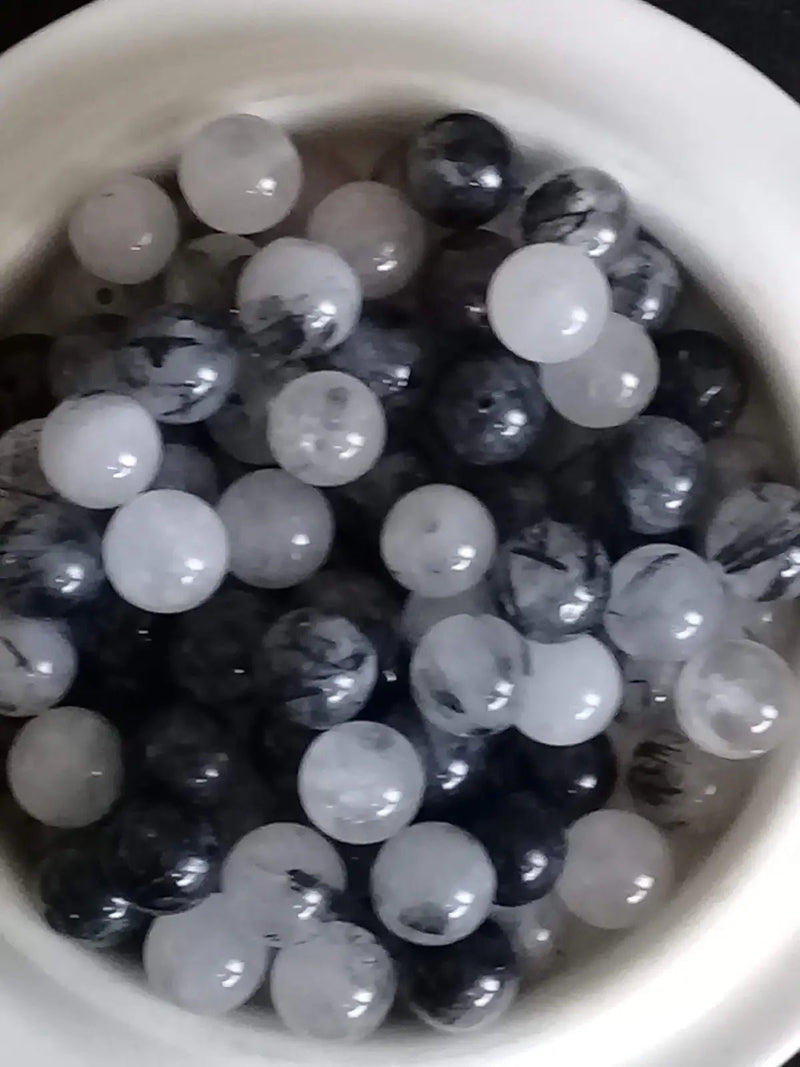 Load image into Gallery viewer, Quartz inclusions de Tourmaline Grade A++++ Prix perle à l’unité Diam 8mm Quartz à inclusions de Tourmaline noire perle
