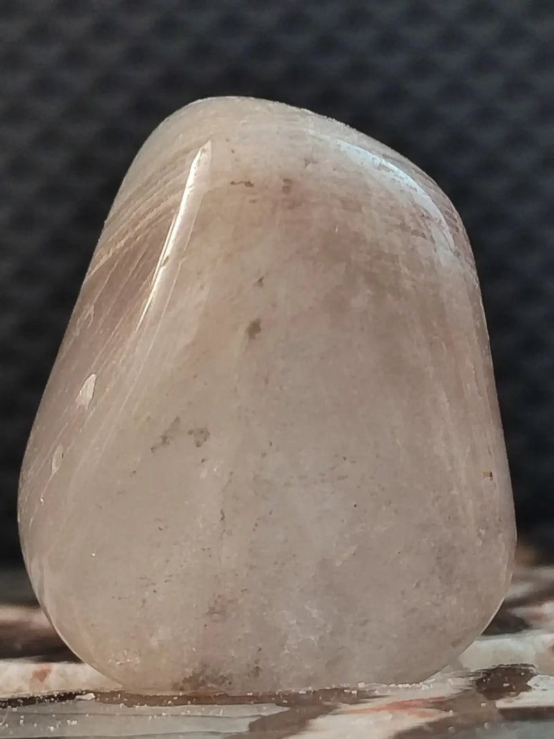 Load image into Gallery viewer, Quartz lithium du Brésil - Pierre roulée - Grade Prémium - Antistress et Lâcher prise Quartz Lithium du Brésil
