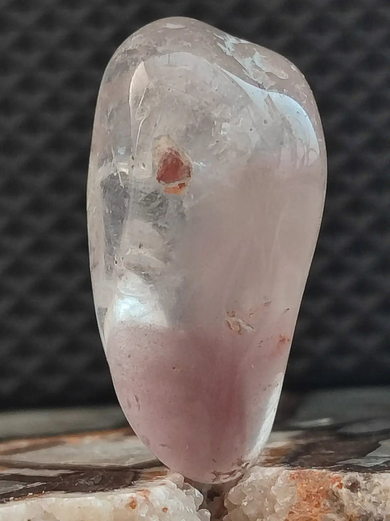 Load image into Gallery viewer, Quartz lithium du Brésil - Pierre roulée - Grade Prémium - Antistress et Lâcher prise Quartz Lithium du Brésil
