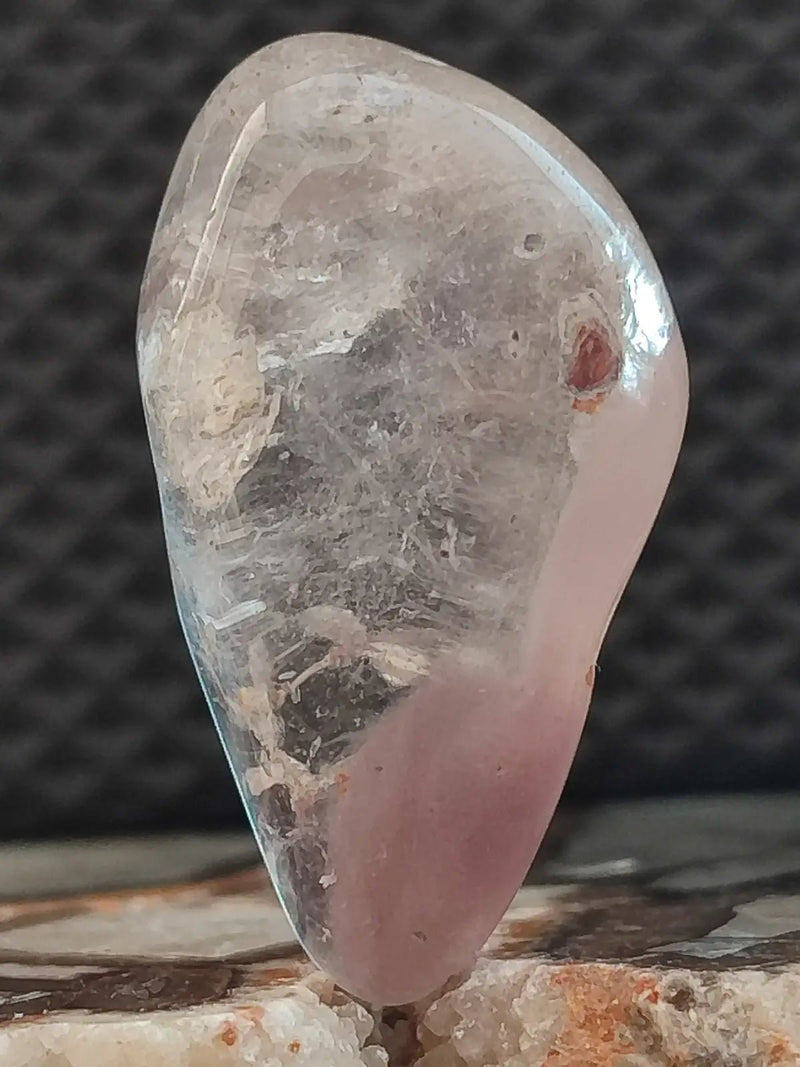 Load image into Gallery viewer, Quartz lithium du Brésil - Pierre roulée - Grade Prémium - Antistress et Lâcher prise Quartz Lithium du Brésil
