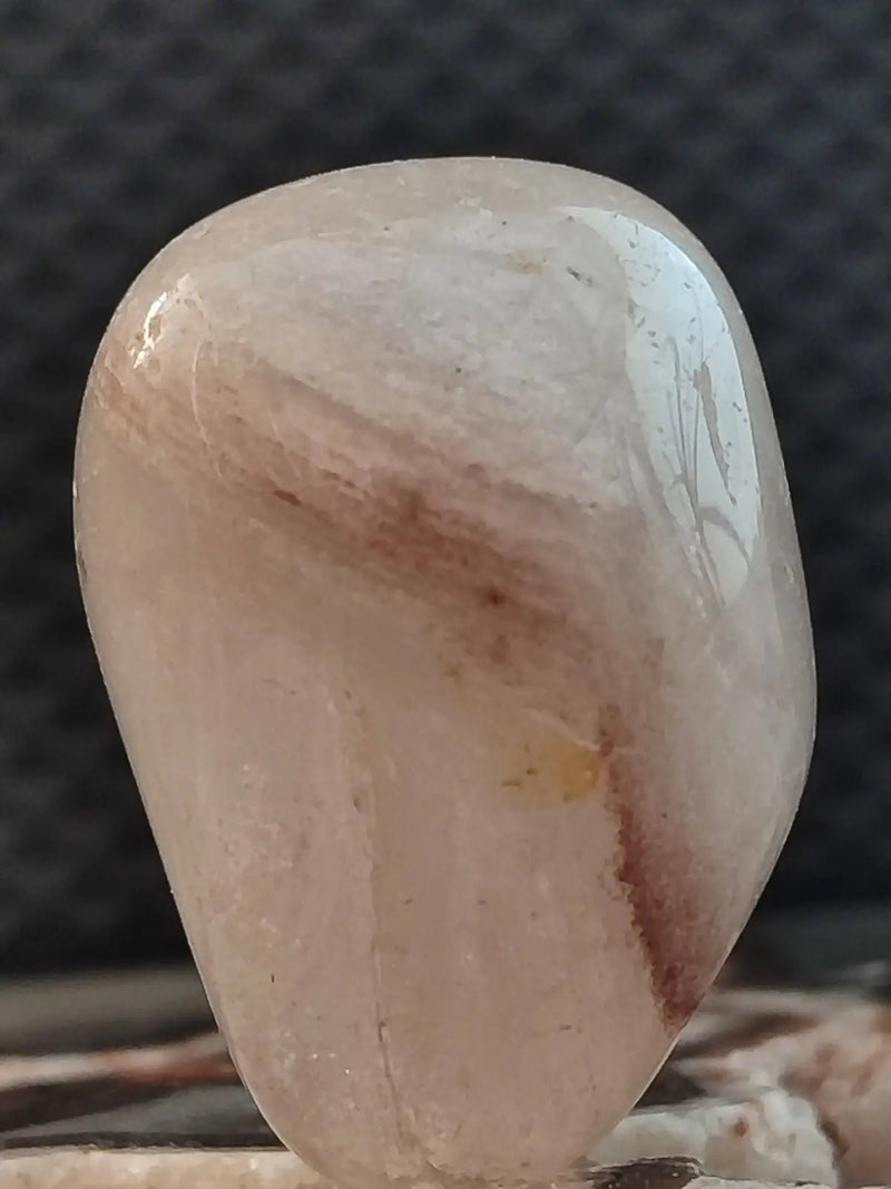 Load image into Gallery viewer, Quartz lithium du Brésil - Pierre roulée - Grade Prémium - Antistress et Lâcher prise Quartz Lithium du Brésil
