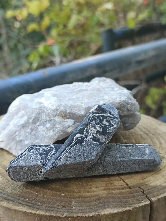 Quartz noir de Mongolie pointe brute Grade A++++ ’RARE’ Quartz noir de Mongolie