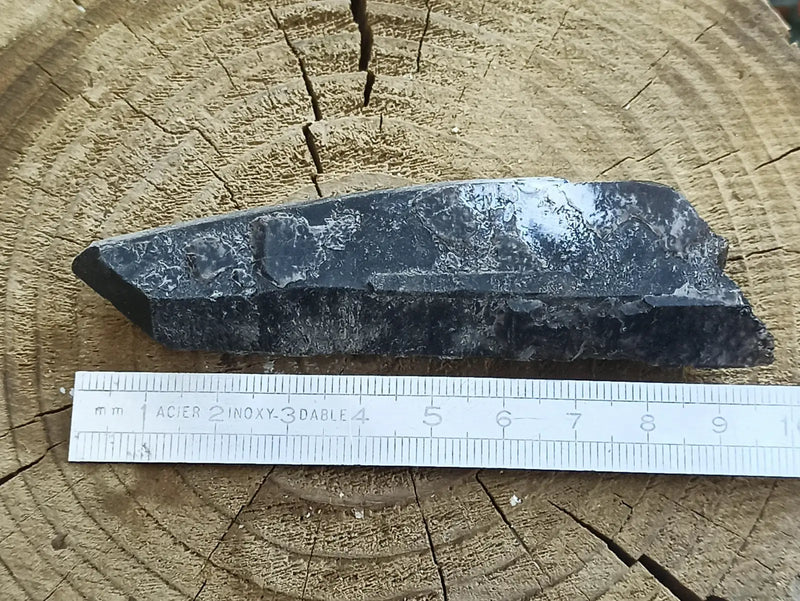 Load image into Gallery viewer, Quartz noir de Mongolie pointe brute Grade A++++ ’RARE’ Quartz noir de Mongolie
