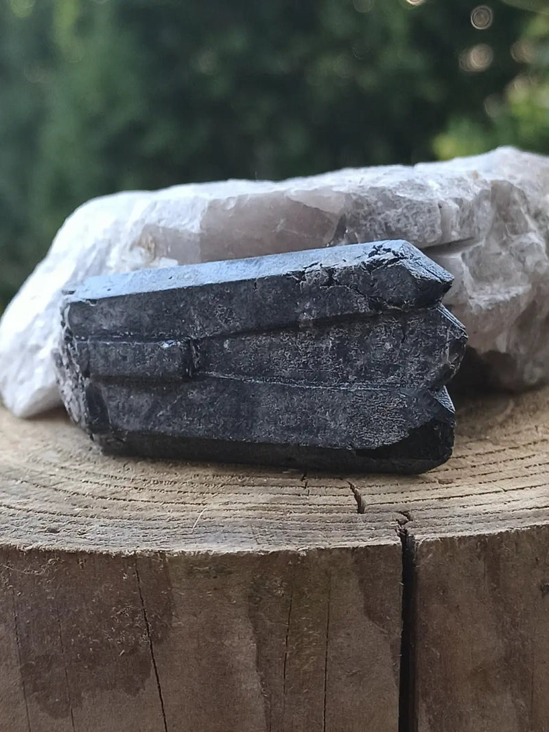 Load image into Gallery viewer, Quartz noir de Mongolie pointe brute Grade A++++ ’RARE’ Quartz noir de Mongolie
