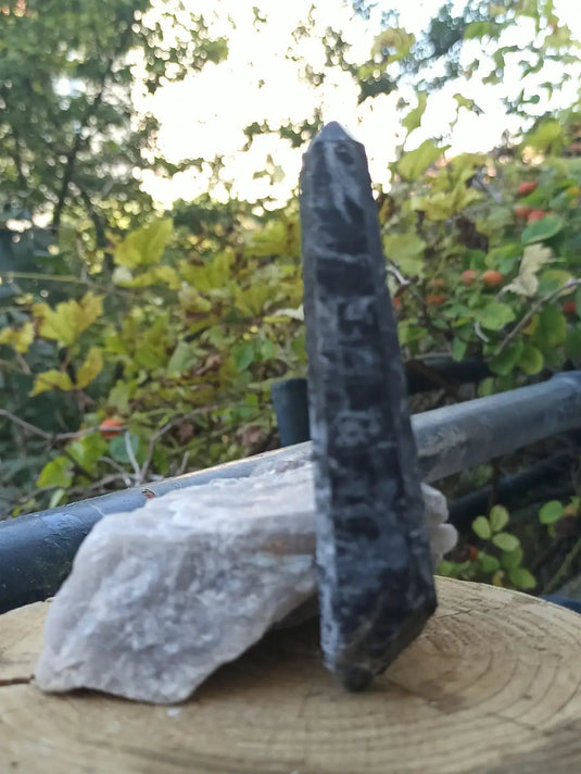 Quartz noir de Mongolie pointe brute Grade A++++ ’RARE’ Quartz noir de Mongolie