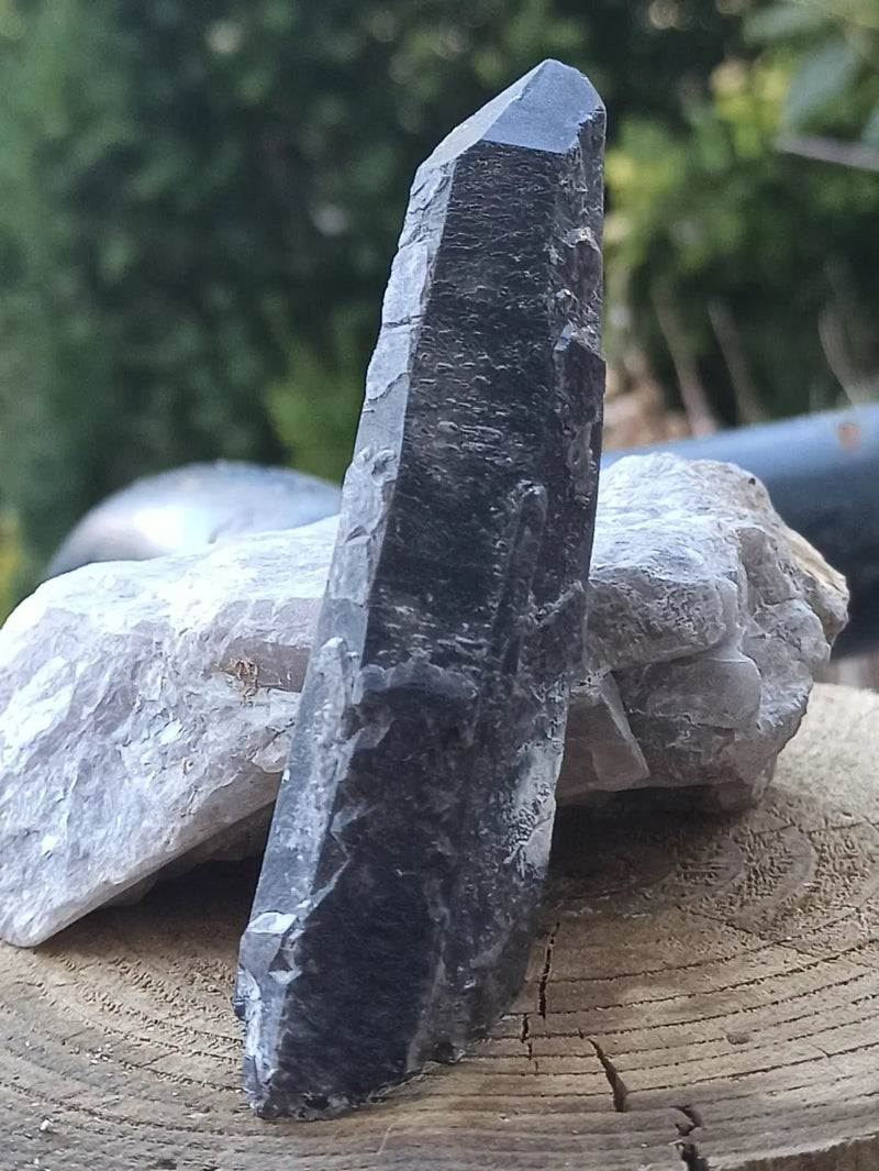 Load image into Gallery viewer, Quartz noir de Mongolie pointe brute Grade A++++ ’RARE’ Quartz noir de Mongolie
