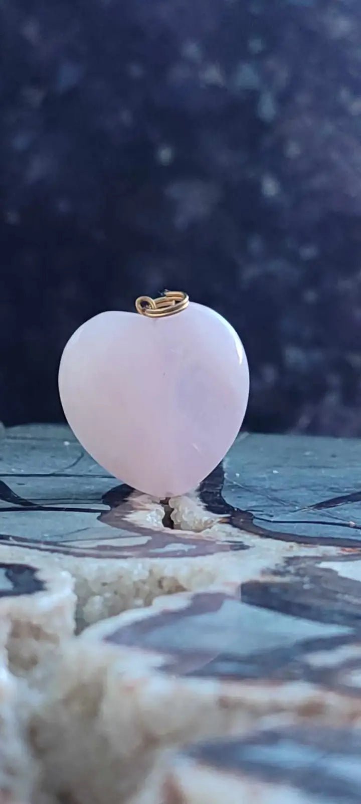Chargez l&#39;image dans la visionneuse de la galerie, Quartz rose du Brésil pendentif coeur Grade A++++ (fourni avec cordon) Quartz rose pendentif
