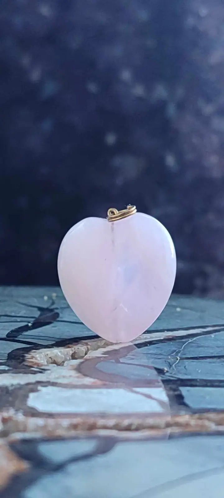 Chargez l&#39;image dans la visionneuse de la galerie, Quartz rose du Brésil pendentif coeur Grade A++++ (fourni avec cordon) Quartz rose pendentif
