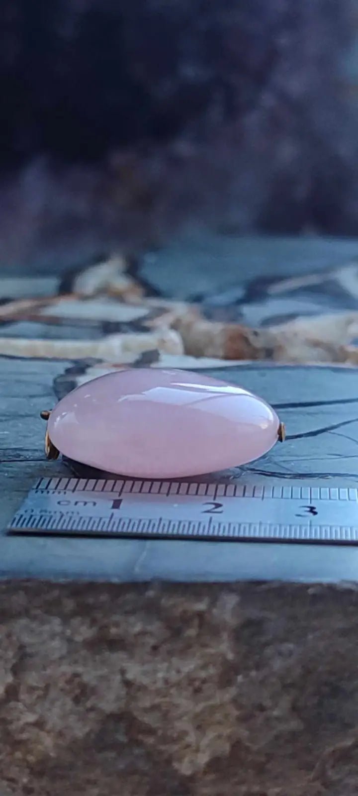 Load image into Gallery viewer, Quartz rose du Brésil pendentif coeur Grade A++++ (fourni avec cordon) Quartz rose pendentif
