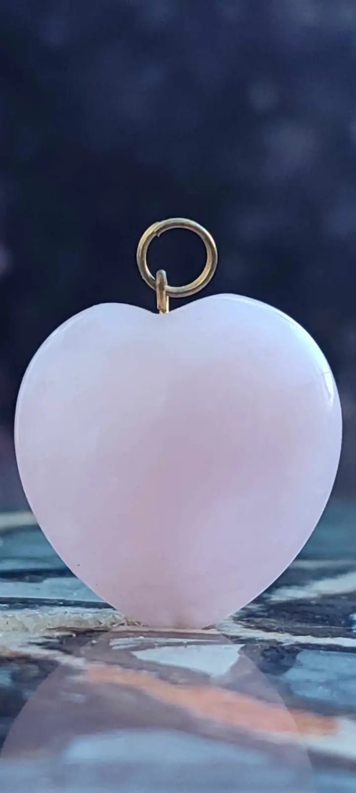 Load image into Gallery viewer, Quartz rose du Brésil pendentif coeur Grade A++++ (fourni avec cordon) Quartz rose pendentif
