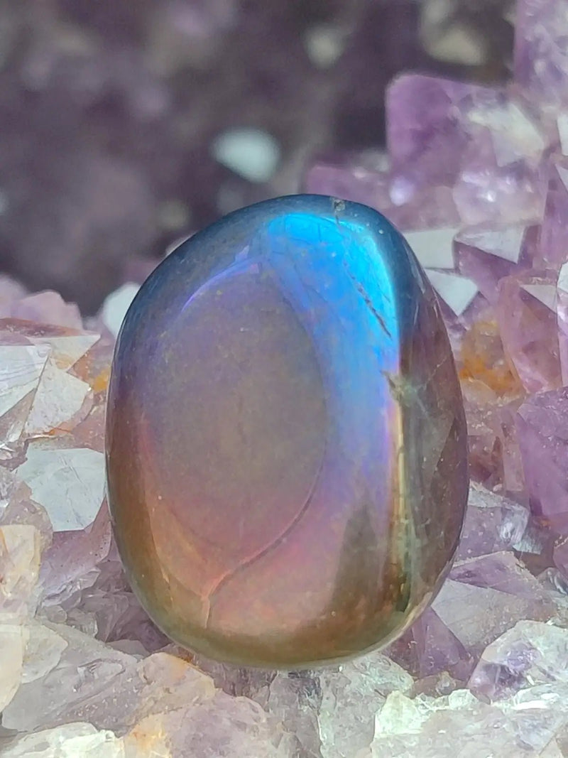 Chargez l&#39;image dans la visionneuse de la galerie, Quartz Titane Aura du Brésil - Pierre roulée - Cristal modifié - Grade Prémium Quartz Titane Aura pierre roulée
