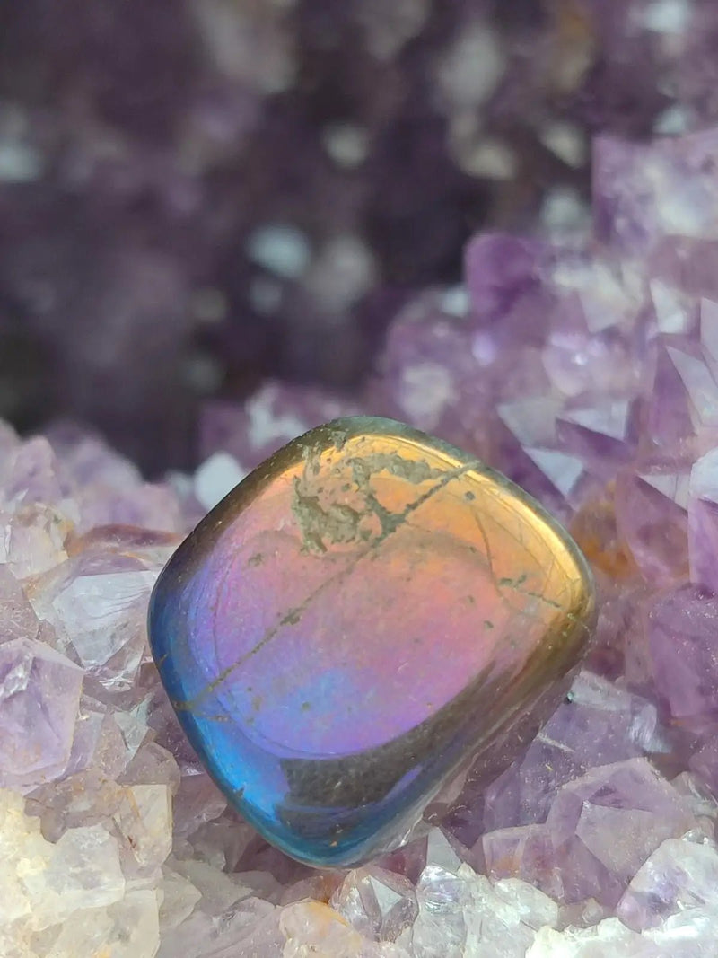 Load image into Gallery viewer, Quartz Titane Aura du Brésil - Pierre roulée - Cristal modifié - Grade Prémium Quartz Titane Aura pierre roulée
