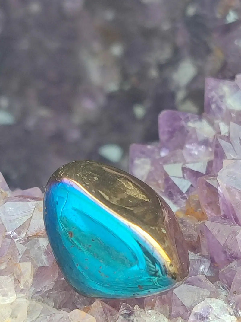 Load image into Gallery viewer, Quartz Titane Aura du Brésil - Pierre roulée - Cristal modifié - Grade Prémium Quartz Titane Aura pierre roulée
