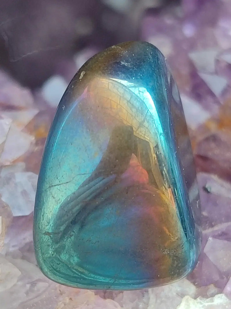 Load image into Gallery viewer, Quartz Titane Aura du Brésil - Pierre roulée - Cristal modifié - Grade Prémium Quartz Titane Aura pierre roulée
