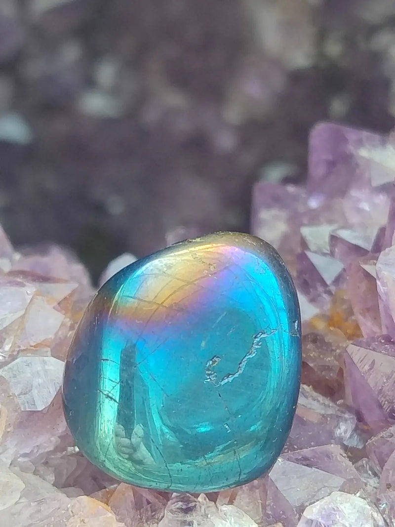 Load image into Gallery viewer, Quartz Titane Aura du Brésil - Pierre roulée - Cristal modifié - Grade Prémium Quartz Titane Aura pierre roulée
