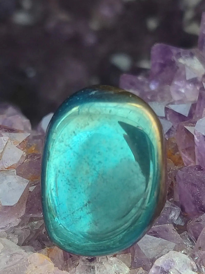 Load image into Gallery viewer, Quartz Titane Aura du Brésil - Pierre roulée - Cristal modifié - Grade Prémium Quartz Titane Aura pierre roulée
