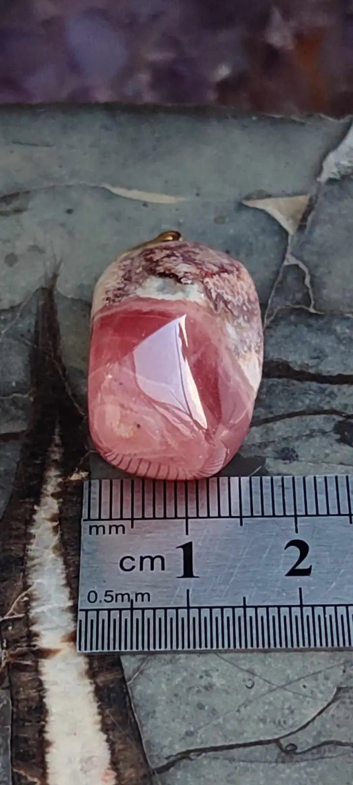 Chargez l&#39;image dans la visionneuse de la galerie, Rhodochroiste cristallisée du Pérou pendentif Grade ’Extra’ (fourni avec cordon) Rhodochrosite cristallisée du Pérou pendentif Grade ’Extra’
