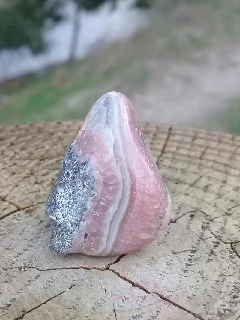 Load image into Gallery viewer, Rhodochrosite cristallisée du Mexique pierre roulée Grade A ++++ Rhodochrosite du Mexique cristallisée pierre roulée
