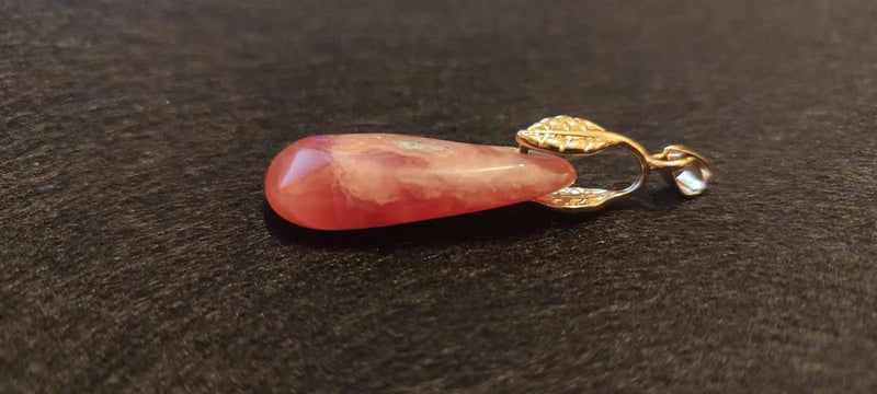 Chargez l&#39;image dans la visionneuse de la galerie, Rhodochrosite cristallisée du Pérou pendentif Grade ’Extra’ (fourni avec cordon) Rhodochrosite cristallisée du Pérou pendentif Grade ’Extra’
