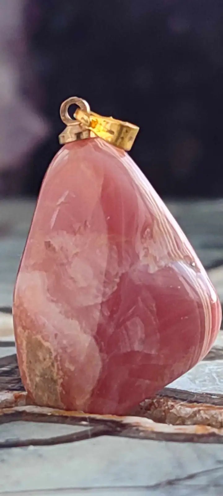 Chargez l&#39;image dans la visionneuse de la galerie, Rhodochrosite cristallisée du Pérou pendentif Grade ’Extra’ (fourni avec cordon) Rhodochrosite cristallisée du Pérou pendentif Grade ’Extra’
