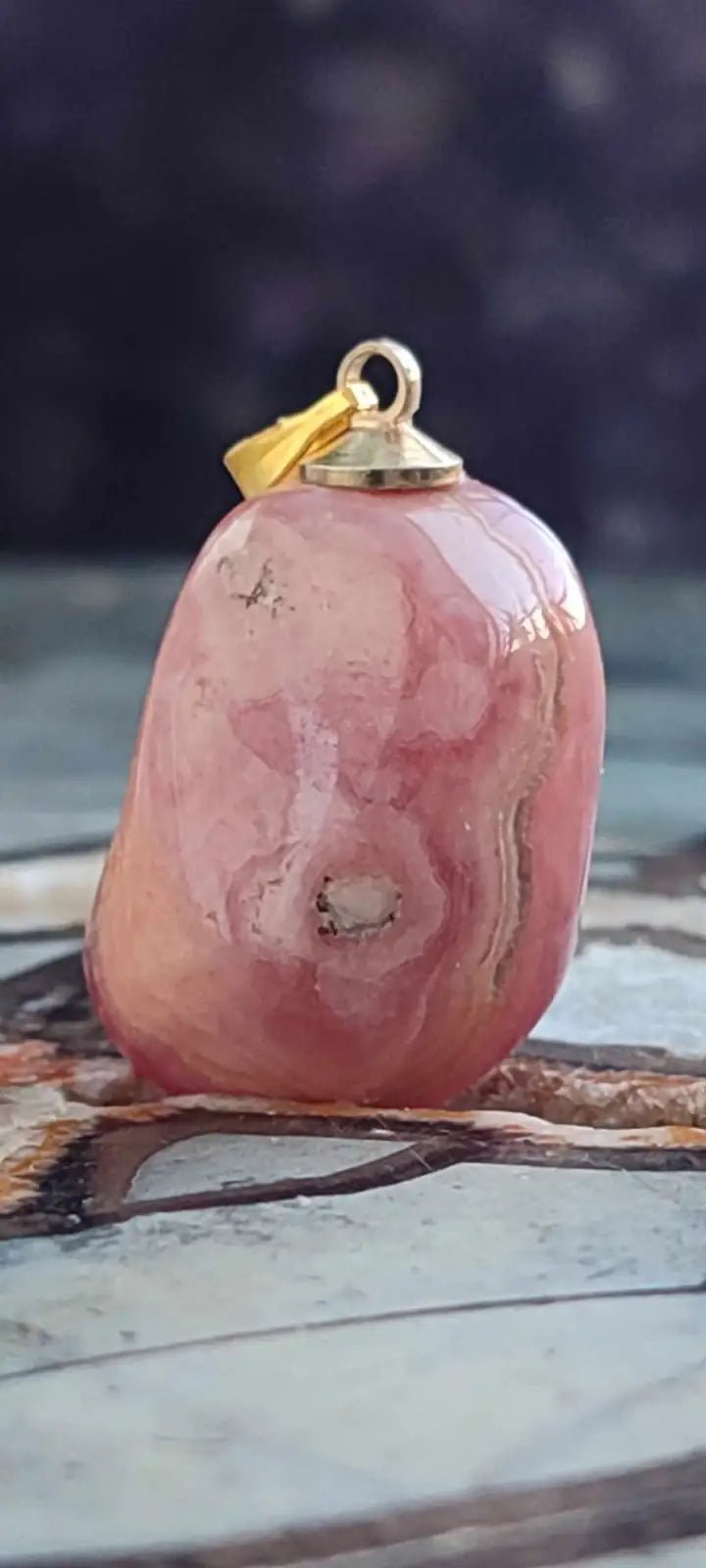 Chargez l&#39;image dans la visionneuse de la galerie, Rhodochrosite cristallisée du Pérou pendentif Grade ’Extra’ (fourni avec cordon) Rhodochrosite cristallisée du Pérou pendentif Grade ’Extra’
