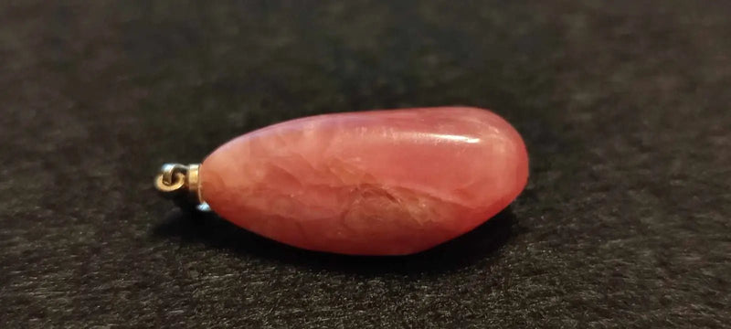 Chargez l&#39;image dans la visionneuse de la galerie, Rhodochrosite cristallisée du Pérou pendentif Grade ’Extra’ (fourni avec cordon) Rhodochrosite cristallisée du Pérou pendentif Grade ’Extra’
