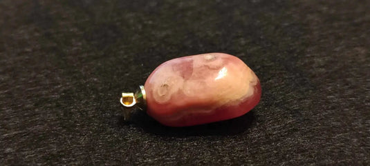 Rhodochrosite cristallisée du Pérou pendentif Grade ’Extra’ (fourni avec cordon) Rhodochrosite cristallisée du Pérou pendentif Grade ’Extra’