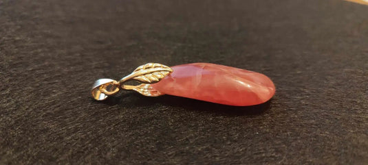 Rhodochrosite cristallisée du Pérou pendentif Grade ’Extra’ (fourni avec cordon) Rhodochrosite cristallisée du Pérou pendentif Grade ’Extra’