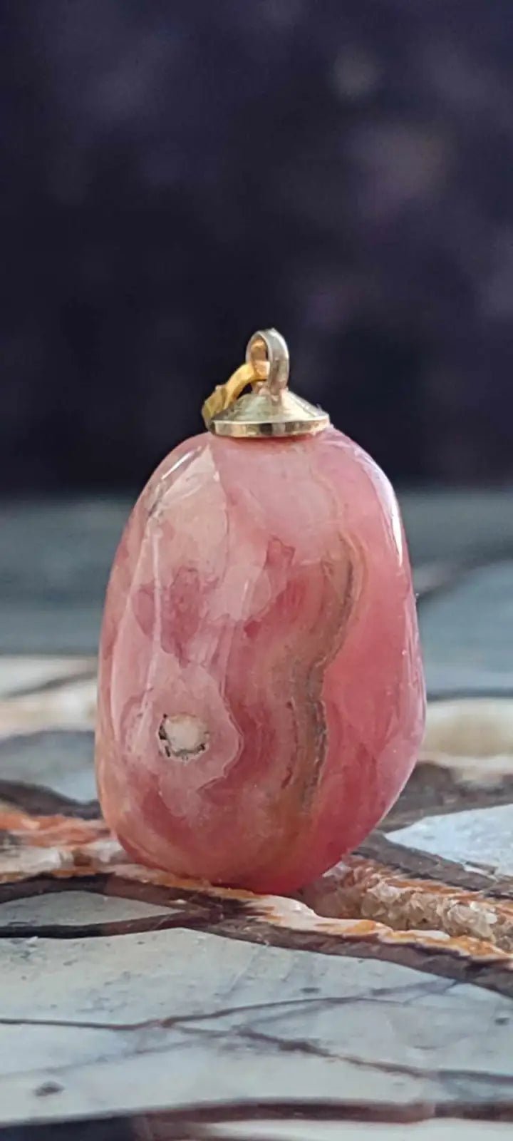 Chargez l&#39;image dans la visionneuse de la galerie, Rhodochrosite cristallisée du Pérou pendentif Grade ’Extra’ (fourni avec cordon) Rhodochrosite cristallisée du Pérou pendentif Grade ’Extra’
